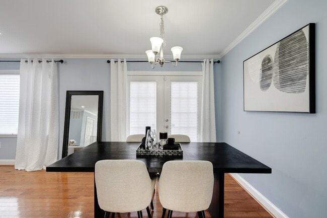 Dinning Room - 900 E Tantallon Dr