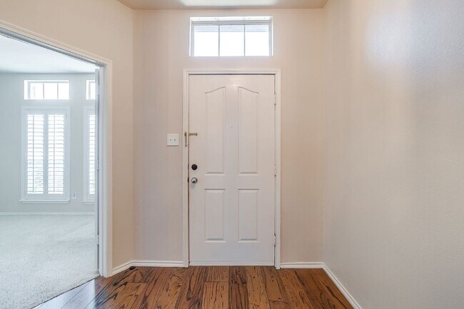 Fully Furnished 3 bed, 2 bath in White Settlement!