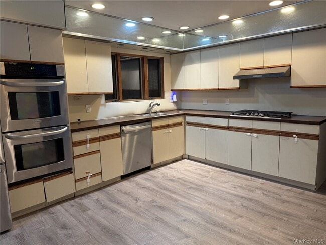 Photo - 7 Gloucester Dr