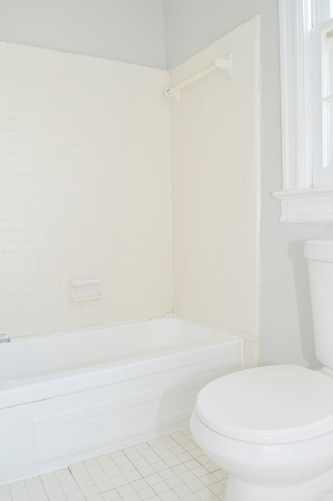 Building Photo - 201 Kentucky Ave SE Unit #2