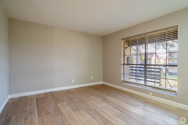 1BR, 1BA - 722SF - Living Room