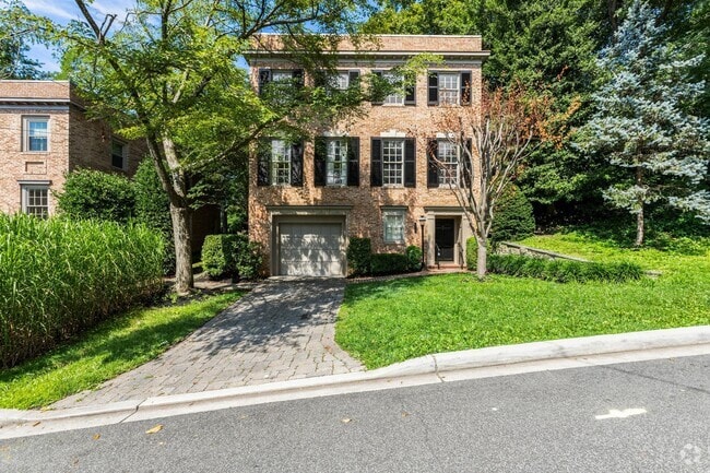 Building Photo - 4925 Weaver Terrace NW Rental