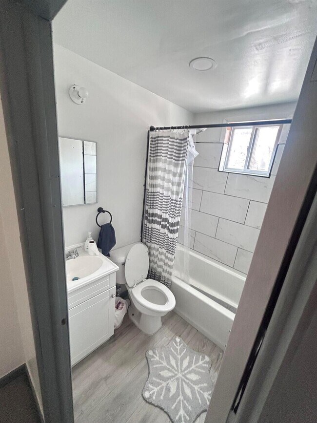 Photo - 15885 Beaverland St