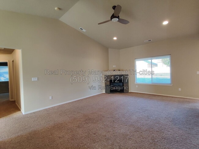 2667 Torrey Pines Way