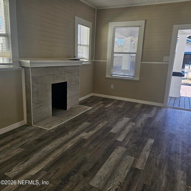 Photo - 7114 Edge St