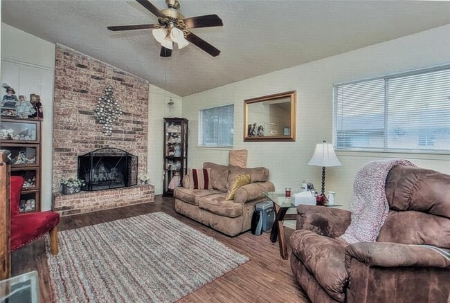 Photo - 2404 Cottonwood Dr