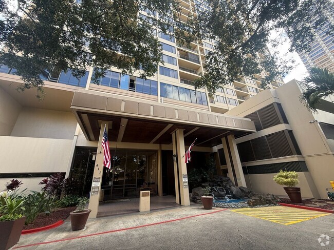 Building Photo - Chateau Waikiki 1 bedroom 1 bath with 2 pa... Unit 3606 Rental