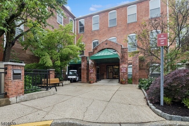 Building Photo - 300 Main St Unit 416