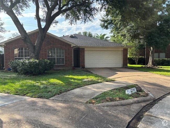 Building Photo - 1702 Oak Ridge Dr Rental