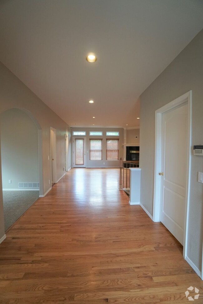 Building Photo - 5420 Backglen Dr Rental