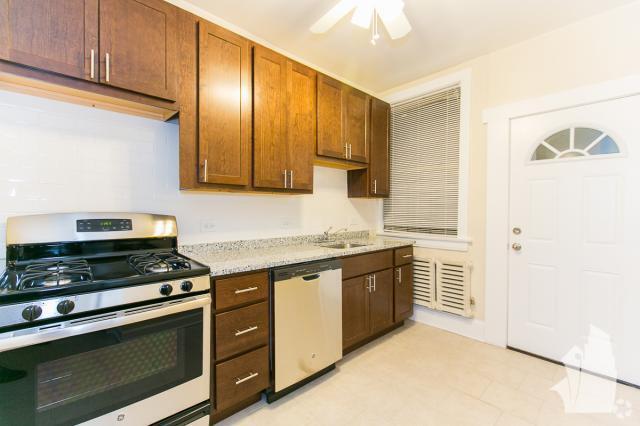 Building Photo - 2 bedroom in Chicago IL 60613 Rental