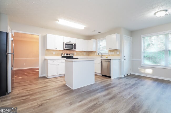 Photo - 1731 River Mill Trail NE