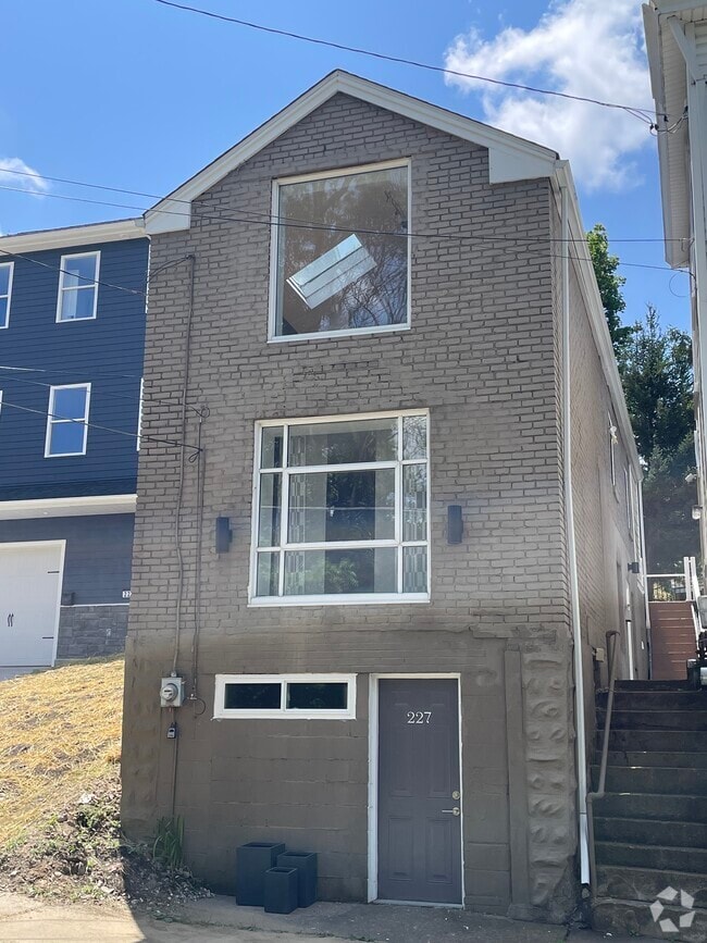 Building Photo - 227 Wilbert St Rental