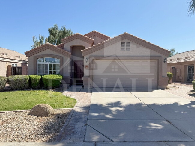 Building Photo - 923 E Monterey St