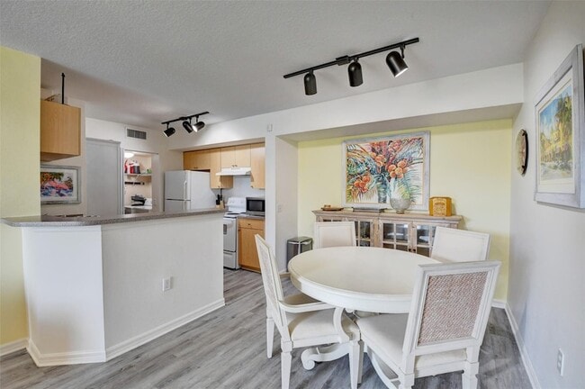 Photo - 704 Villa Cir Unit 704