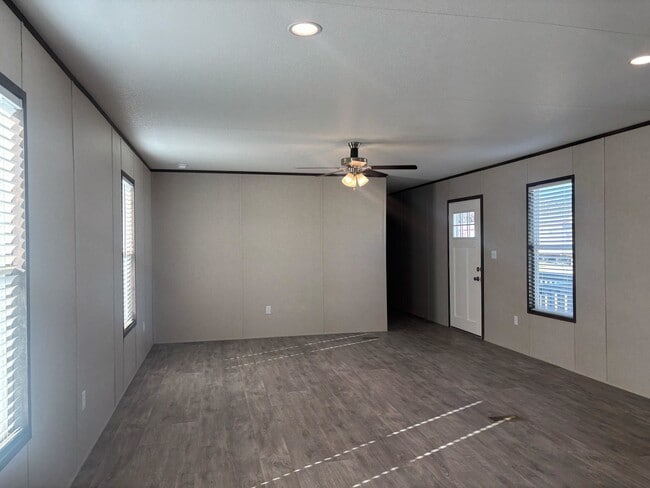 Photo - 204 Linda St