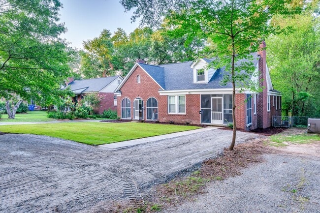 Photo - Pre-Leasing for the 26-27 School Year! - L...