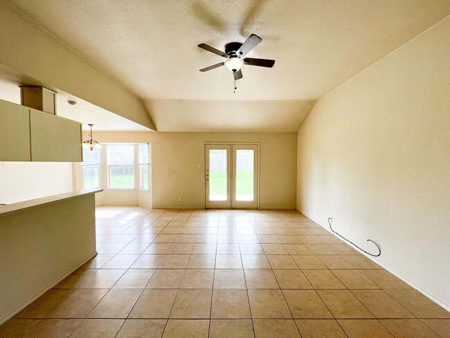Photo - Available NOW!!!! Gorgeous 4 bedroom, 2 ba...