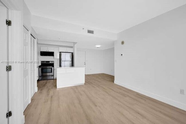Photo - 3500 Coral Wy Unidad 409