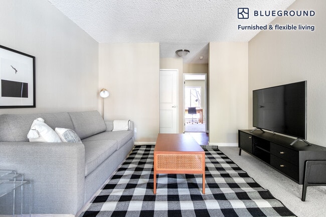 Photo - 877 Heatherstone Way Unidad FL2-ID442