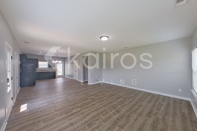 Photo - 30 HAWK LN