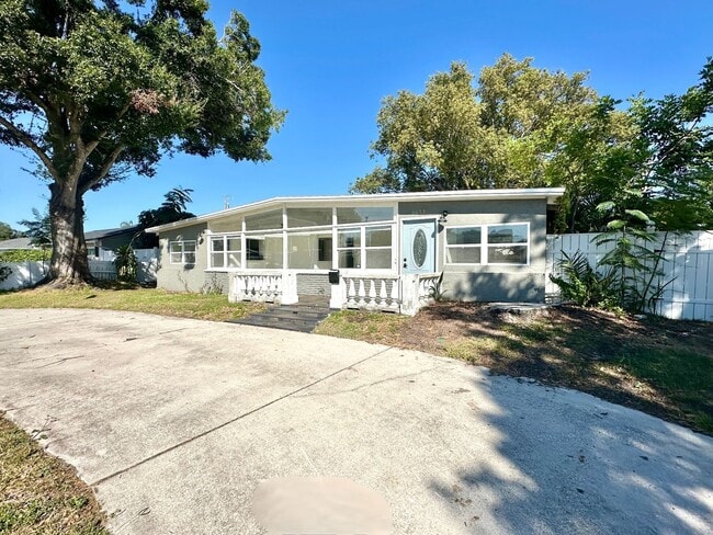 Building Photo - Charming updated 3Bedrooms 1Bath Home in p...