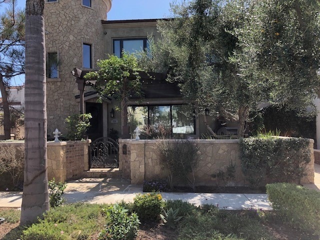 Fachada de la propiedad - 220 Geneva Ave Unidad 102