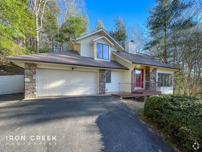 Building Photo - Beautiful 3-Bed/3.5-Bath Home in Gated Fai...