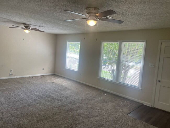 Photo - 3 BEDROOM, EASY COMMUTE