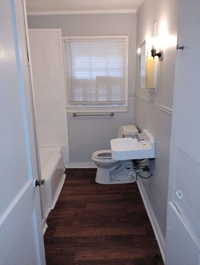 Photo - 1706 Louise St