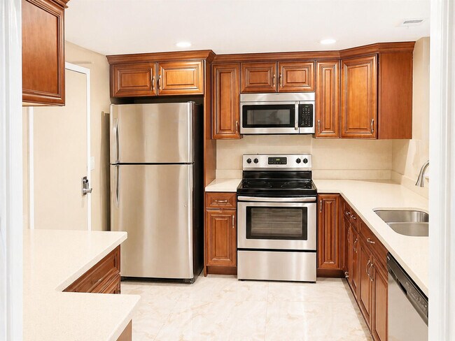 Building Photo - 10777 W Sample Rd Unit 312