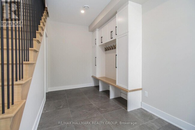 Photo - 72 Armstrong St Unit A