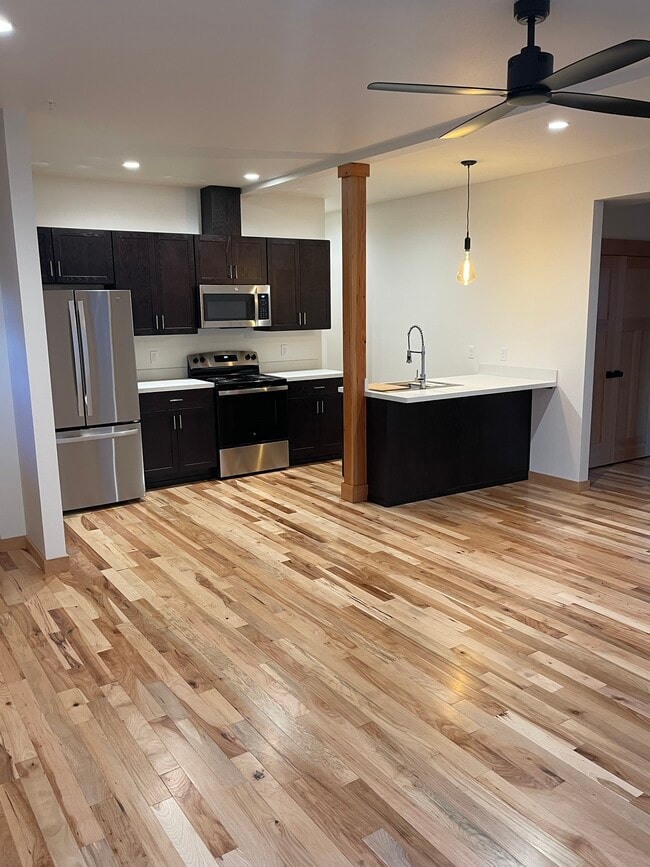 Building Photo - 533 4th Ave SW Unit 201