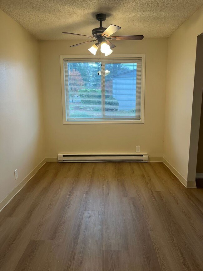 Photo - 2 Bed, 1 Bath Upstairs - Updated Flooring Unit 3442-46