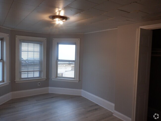 Building Photo - 1127 Hyde Park Ave Unit 3 Rental