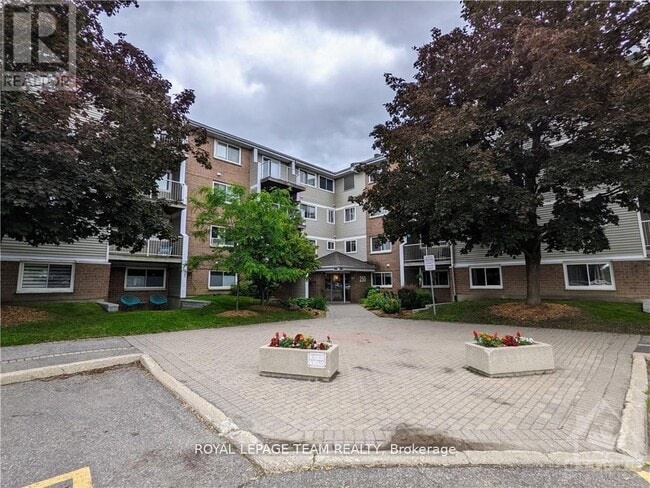 Photo - 250 Brittany Dr Unité 211