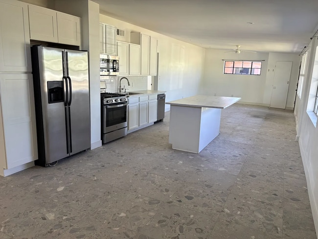 Photo - 519 W 16th St