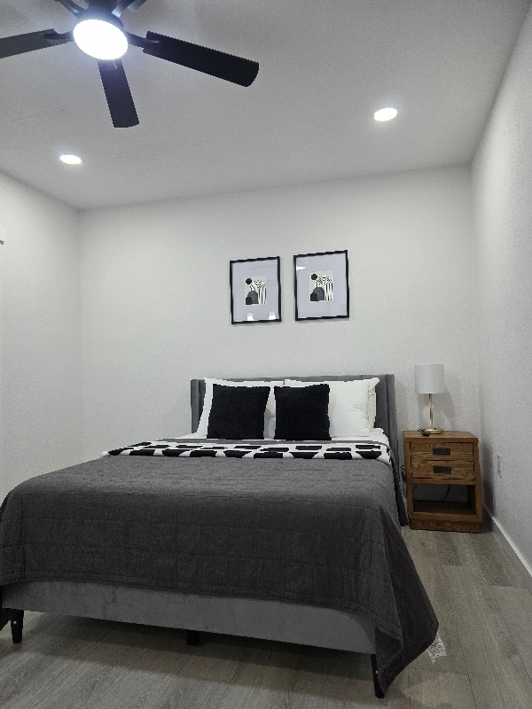 Building Photo - 804 Royal Palm Dr