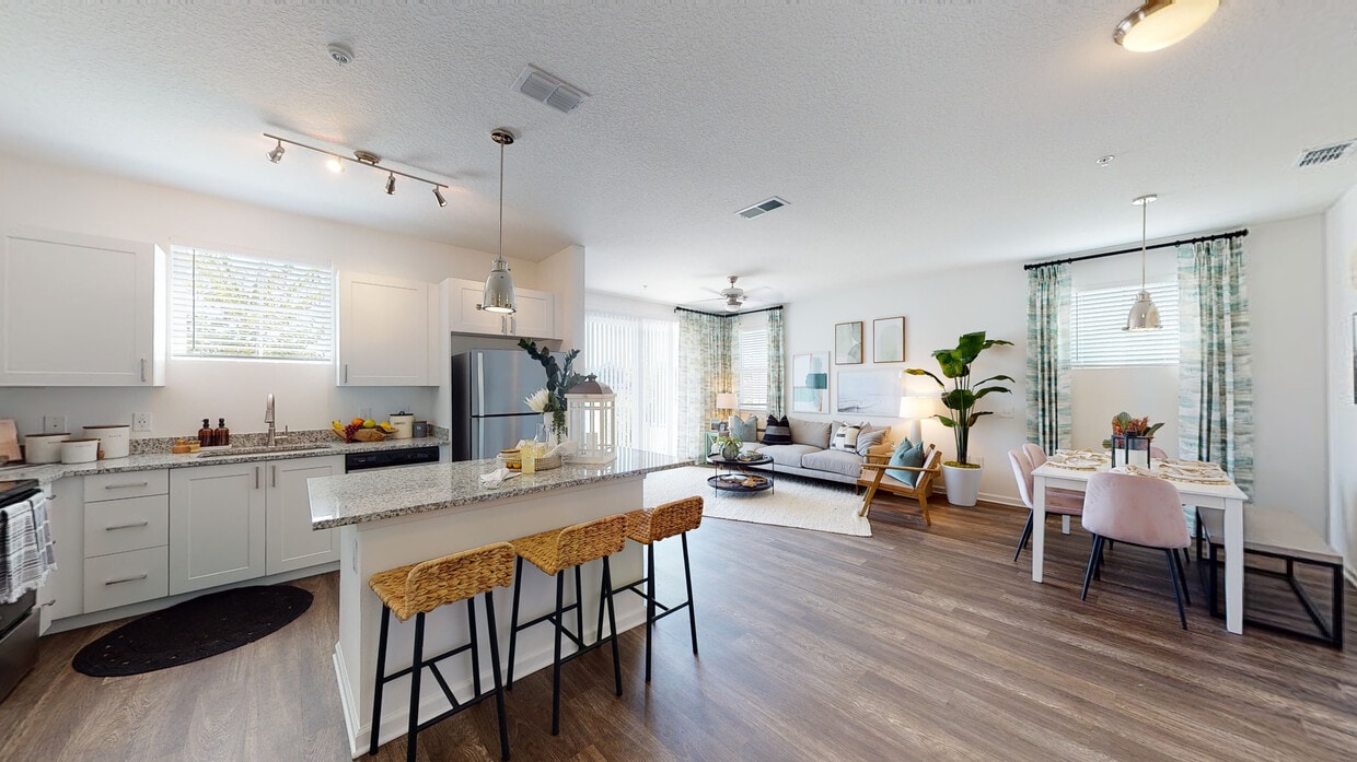Photo - Mira Crystal Lake Apartments