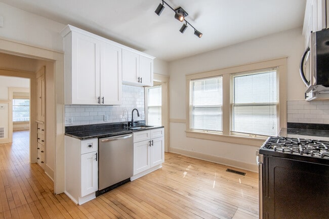 Building Photo - 2415 N Murray Ave Unit 2415 N Murray Ave