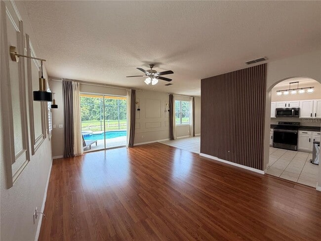 Photo - 260 Blue Jay Way