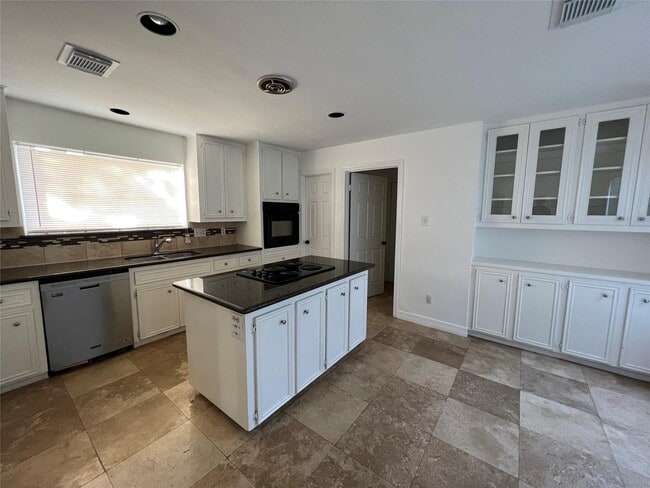 Photo - 15115 Corona Del Mar Dr