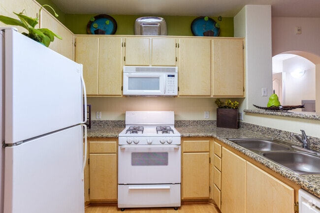 2BR, 2BA - The Freshford - Kitchen