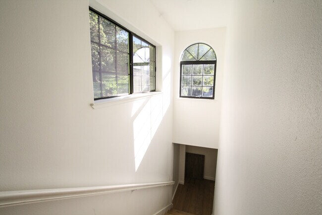 Photo - 6564 Sonoma Mountain Rd