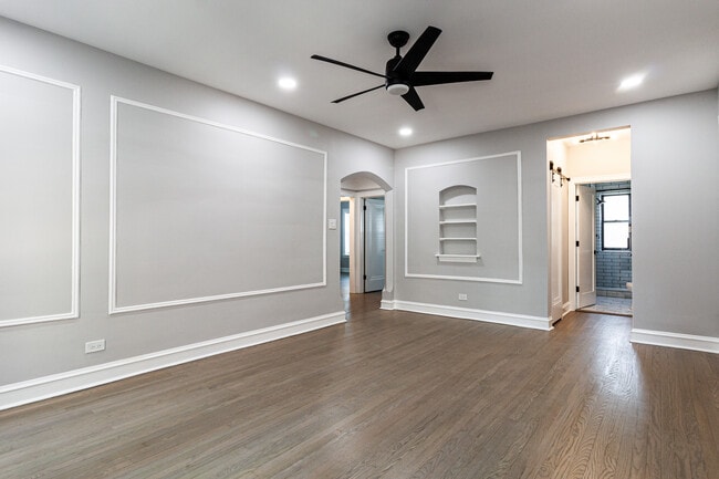 1352 W Carmen Ave Unit 2N