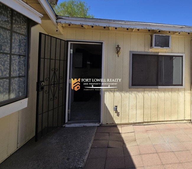 Building Photo - 2632-2634 N 29th Pl Unit 29th2632-2