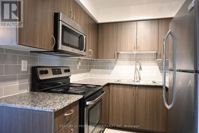 Photo - 816 Lansdowne Ave Unit 425