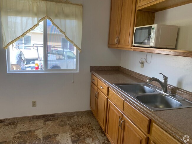 Building Photo - Vacaville Apartment Available Now!