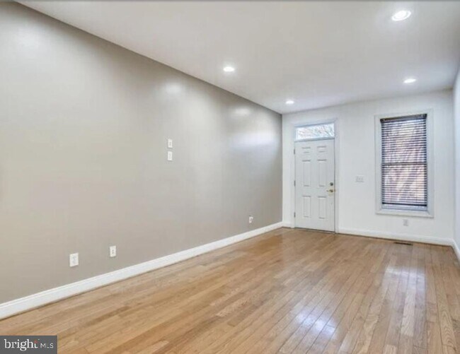 Photo - 111 E Cross St