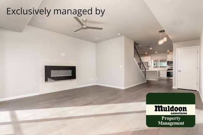 Building Photo - NICE TOWNHOUSE! DOWNTOWN LIVING!